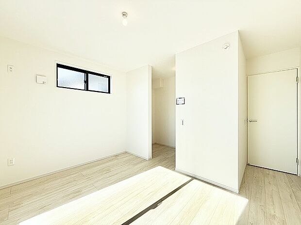 ■シンプルな空間で、収納付きベッドやデスクなど、多機能な家具を活用しやすいです
