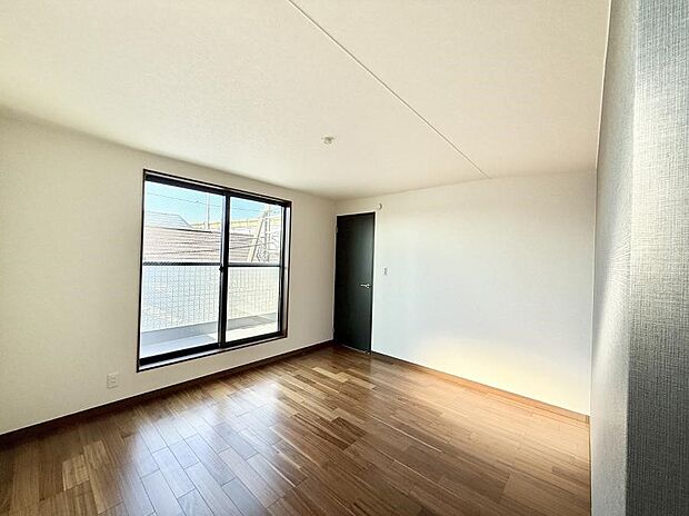 ■シンプルな空間で、収納付きベッドやデスクなど、多機能な家具を活用しやすいです