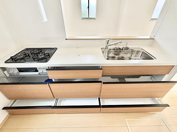 ■シンプルで機能的、毎日使いやすいキッチン