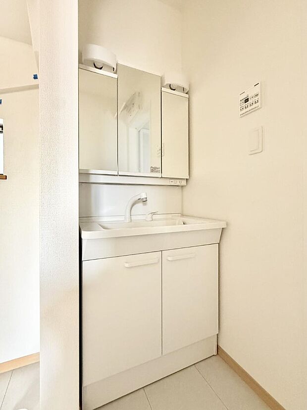 ■明るい洗面所は毎朝の歯磨きも楽しくできちゃいそうです♪