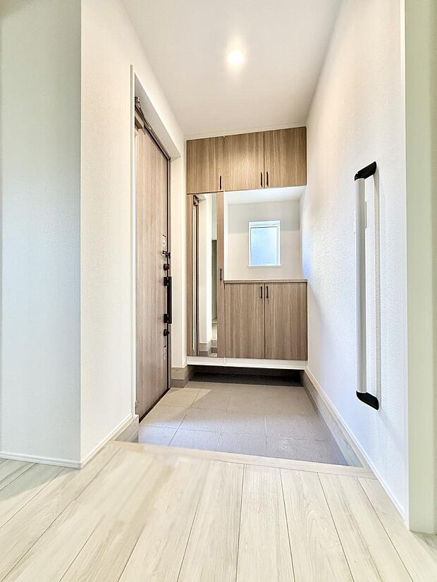 ■ 毎日を気持ちよく迎える、明るく温もりのある玄関