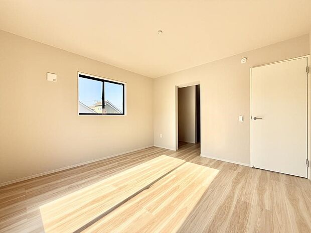 ■シンプルな空間で、収納付きベッドやデスクなど、多機能な家具を活用しやすいです