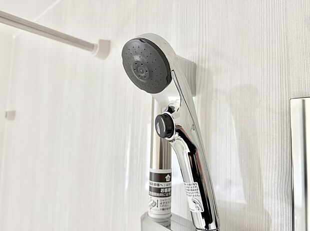 ■手元で簡単に止水できるため、水の無駄遣いを減らすことができます。