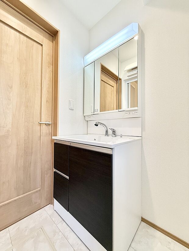 ■明るい洗面所は毎朝の歯磨きも楽しくできちゃいそうです♪