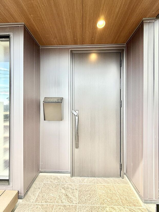 ■ 心地よい暮らしへとつながる、温かい玄関