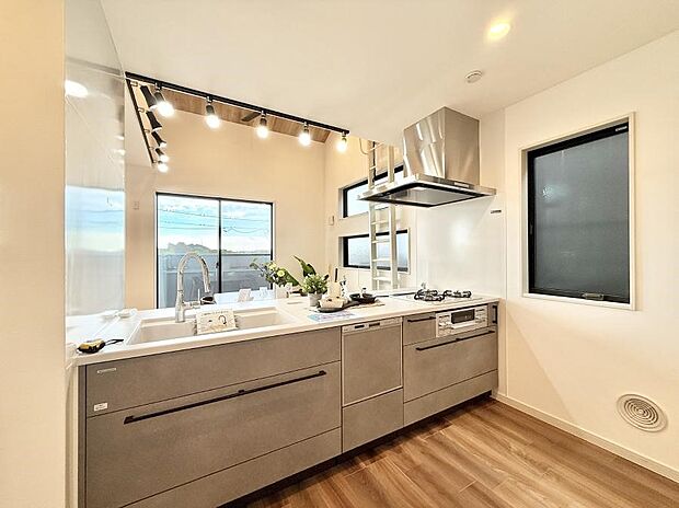 ■シンプルで美しく心地よい時間を生むキッチン空間