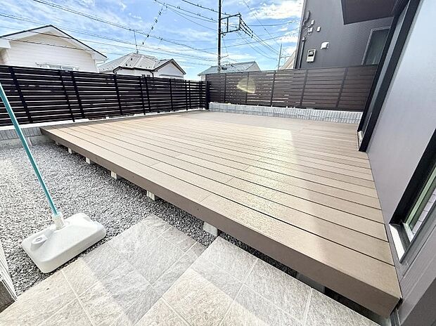 ■天気の良い日はウッドデッキでのんびり日向ぼっこ  