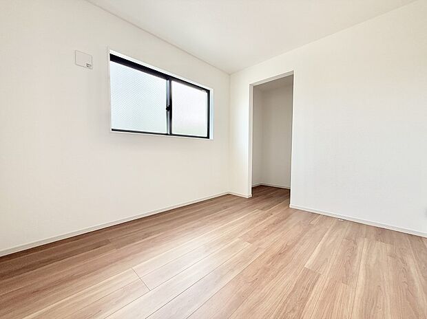 ■シンプルな空間で、収納付きベッドやデスクなど、多機能な家具を活用しやすいです