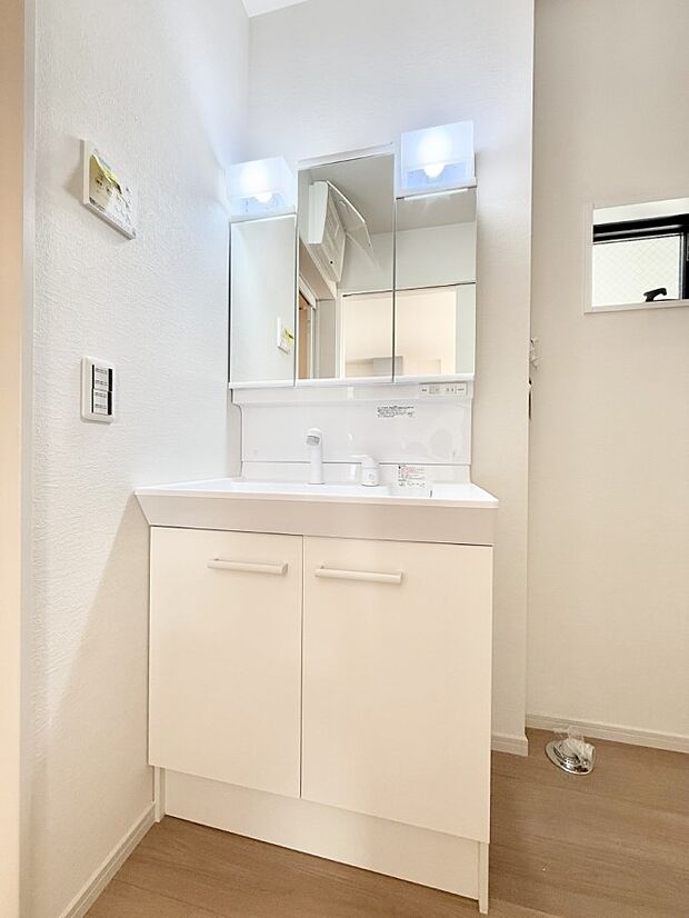 ■明るい洗面所は毎朝の歯磨きも楽しくできちゃいそうです♪