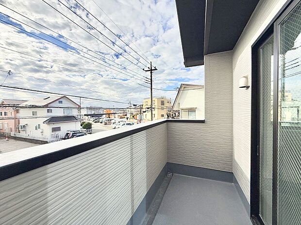 ■ 心地よい風と光を感じる、くつろぎのバルコニー