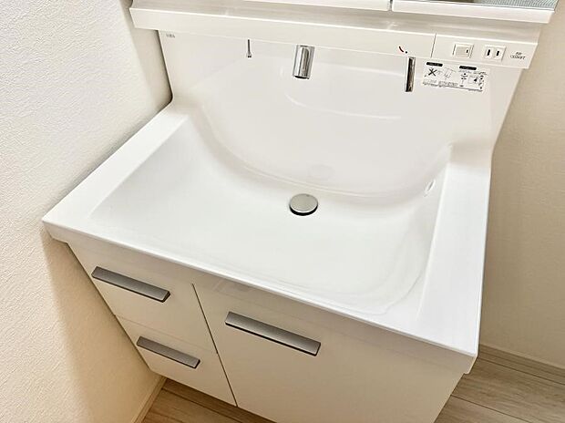 ■細かい部分まで洗いやすく便利なハンドシャワー付き