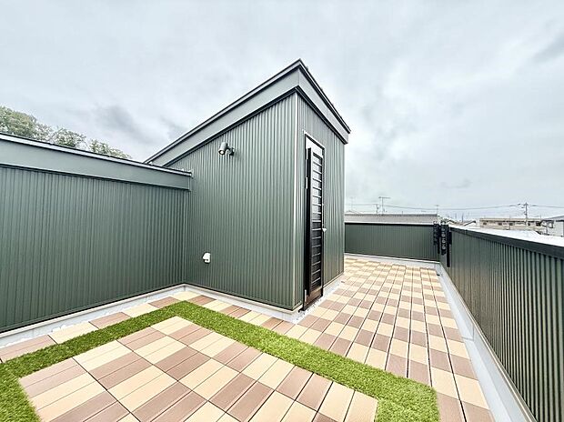 6号棟  ■ 季節の移ろいを感じられる開放的な空間です