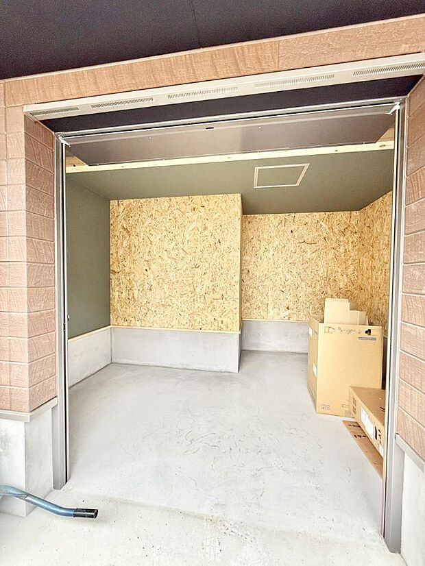 6号棟 ■秘密基地のようなわくわく感があるアウトドアストッカー!