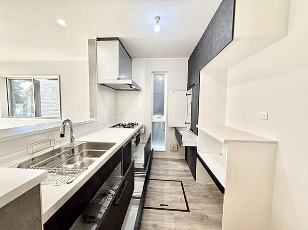 ■シンプルで機能的、毎日使いやすいキッチン