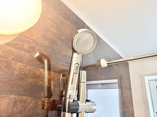 ■手元で簡単に止水できるため、水の無駄遣いを減らすことができます。