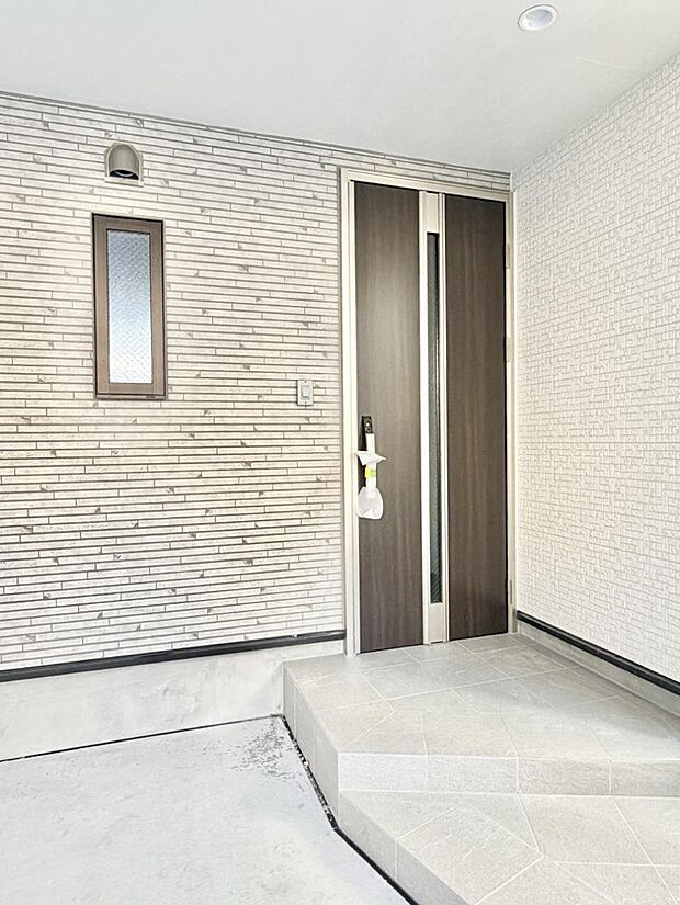 ■ 家族とゲストをやさしく迎える、心温まる玄関