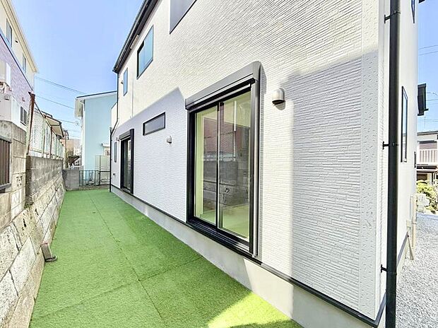 ■季節の移ろいを感じられる、落ち着いた雰囲気の屋外空間