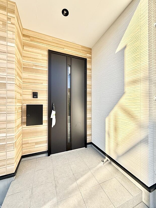 ■ シンプルで美しく、住まいの第一印象を彩る玄関です