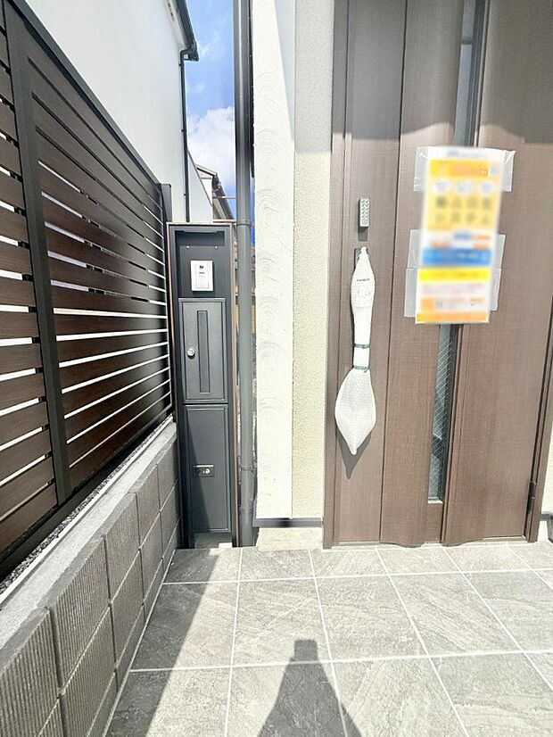 2号棟 ■ シンプルで美しく、住まいの第一印象を彩る玄関です