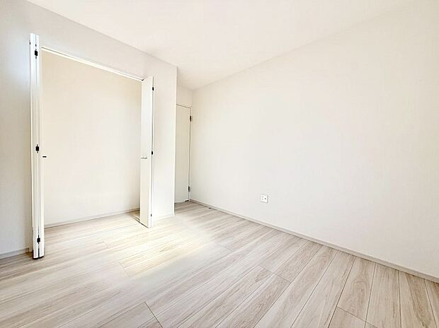 ■シンプルな空間で、収納付きベッドやデスクなど、多機能な家具を活用しやすいです