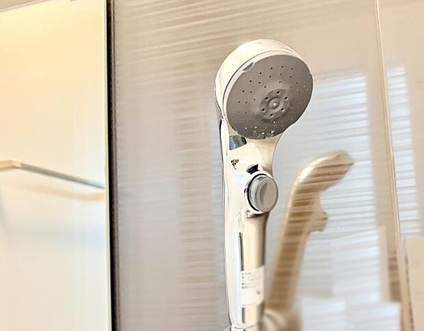 ■わざわざシャワー水栓のレバーまで手を伸ばす必要がなく、簡単に止水できる