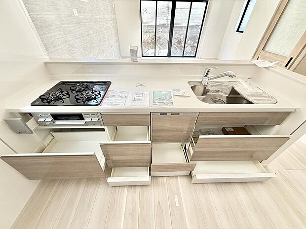 ■家族の絆を深める、温もりのあるキッチン