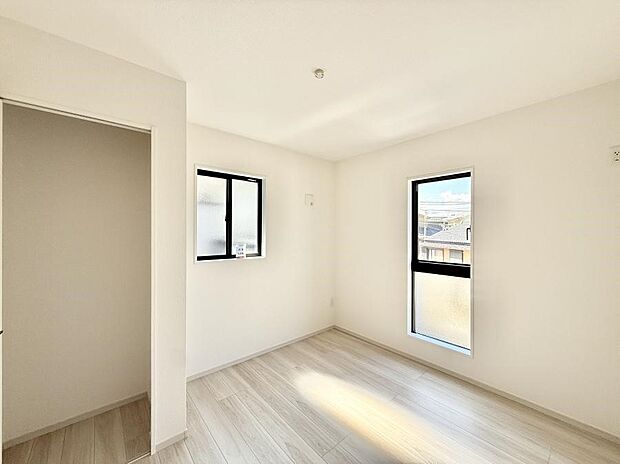 1号棟 ■落ち着いた色合いのお部屋で穏やかな時間を楽しめます