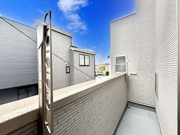 ■ 自然を身近に感じる、開放的なバルコニー