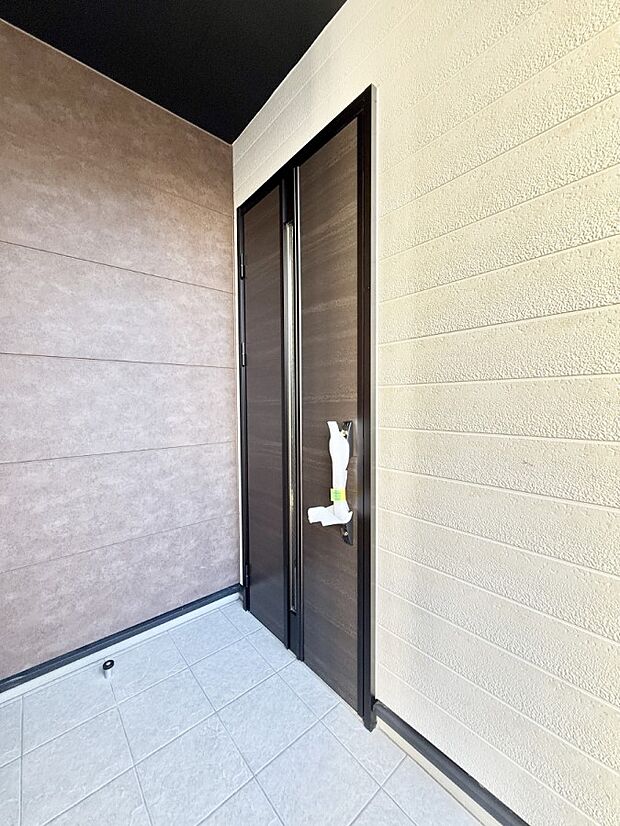 ■ シンプルで美しく、住まいの第一印象を彩る玄関です