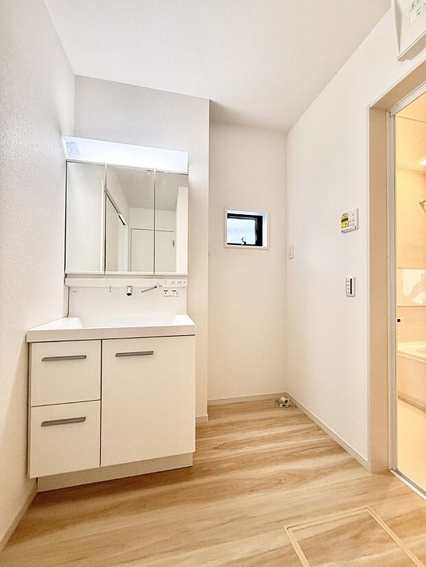 ■明るい洗面所は毎朝の歯磨きも楽しくできちゃいそうです♪