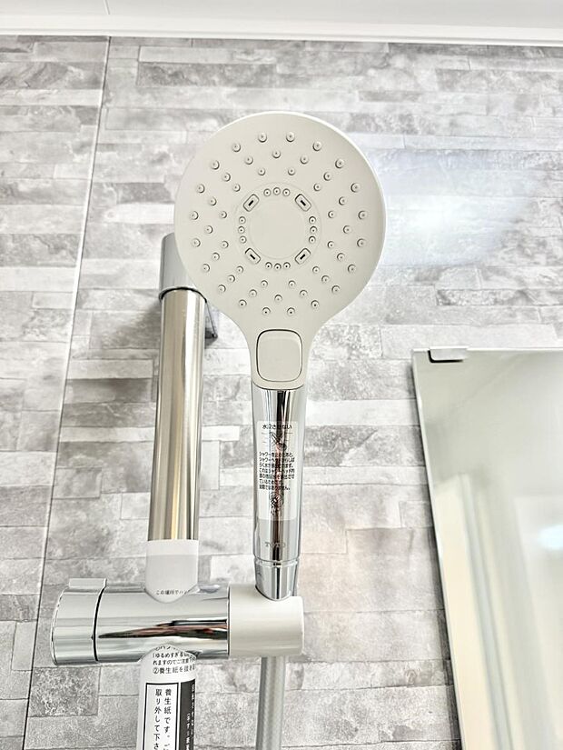 ■わざわざシャワー水栓のレバーまで手を伸ばす必要がなく、簡単に止水できる