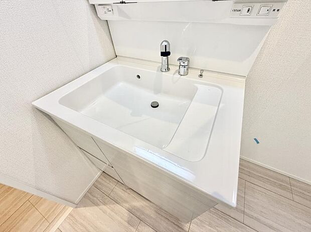 ■細かい部分まで洗いやすく便利なハンドシャワー付き