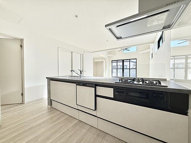 ■シンプルで機能的、毎日使いやすいキッチン