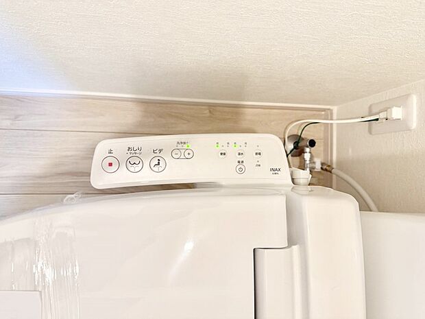 ■温水洗浄で快適、清潔感が保たれるシャワートイレ