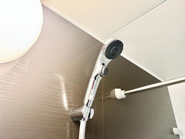 ■手元で簡単に止水できるため、水の無駄遣いを減らすことができます。