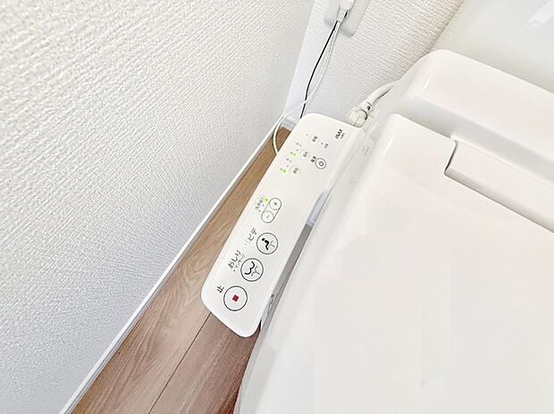 ■温水洗浄で快適、清潔感が保たれるシャワートイレ