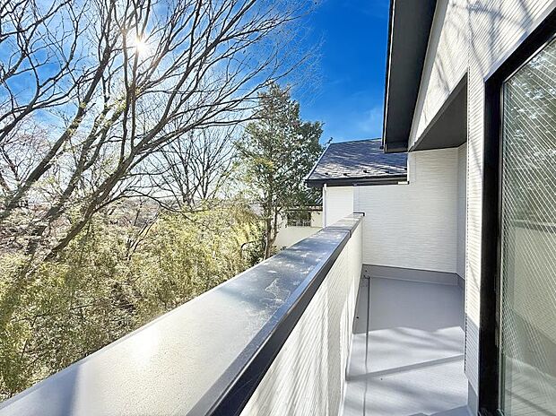 ■ 季節の移ろいを感じられる開放的な空間です