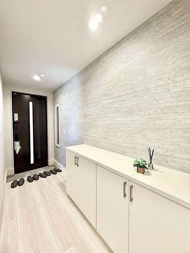 ■ 毎日を気持ちよく迎える、明るく温もりのある玄関