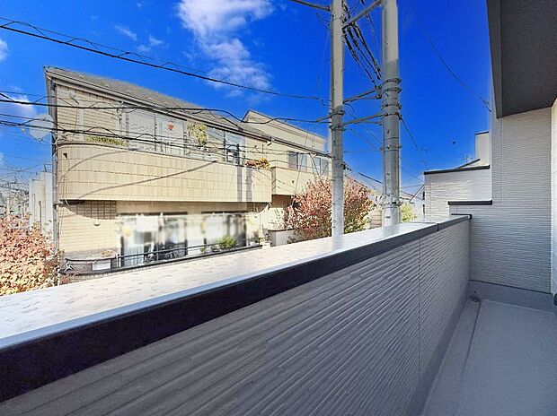 ■ 自然を身近に感じる、開放的なバルコニー