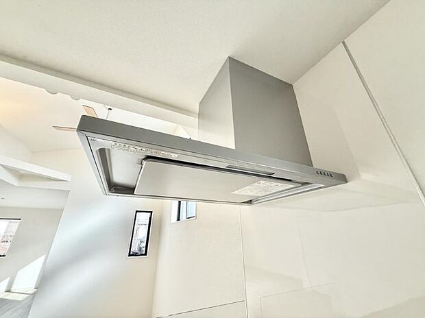 ■フードに覆われている為、匂いが換気扇に誘導され、効率的に排煙ができます