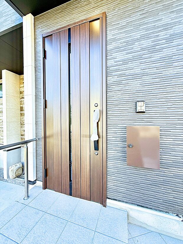 ■ 心地よい暮らしへとつながる、温かい玄関