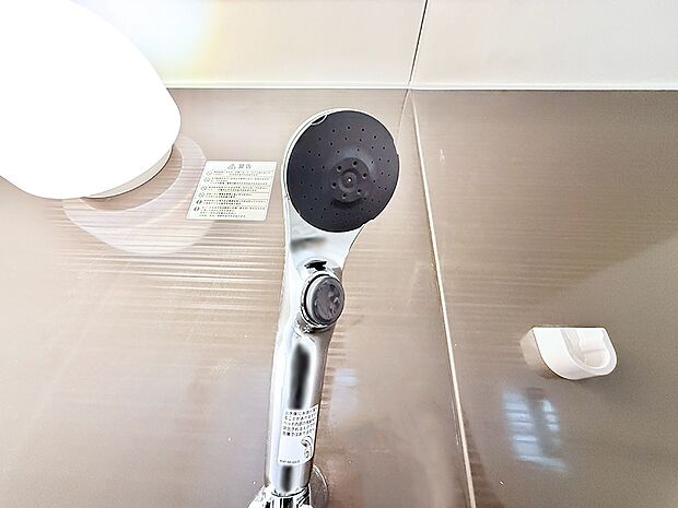 ■手元で簡単に止水できるため、水の無駄遣いを減らすことができます。