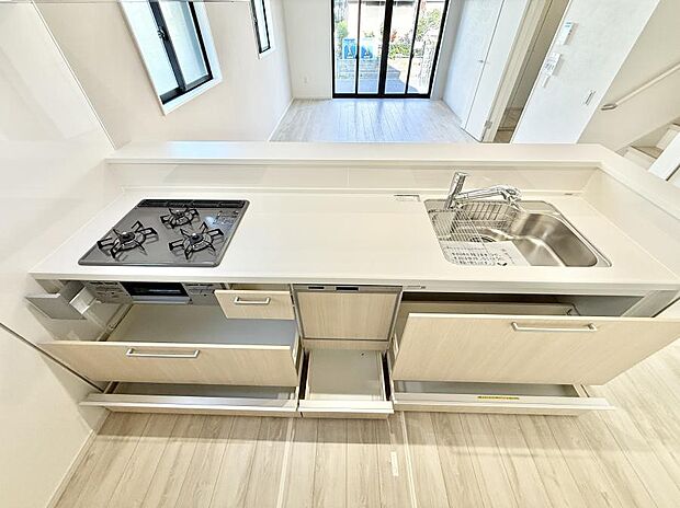 ■シンプルで機能的、毎日使いやすいキッチン