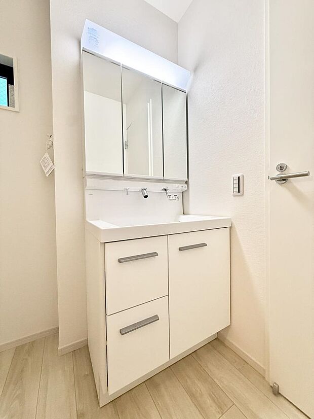 ■明るい洗面所は毎朝の歯磨きも楽しくできちゃいそうです♪