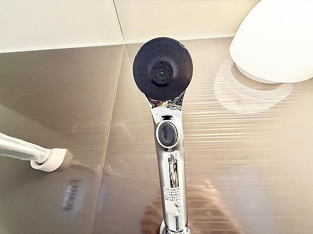 ■手元で簡単に止水できるため、水の無駄遣いを減らすことができます。