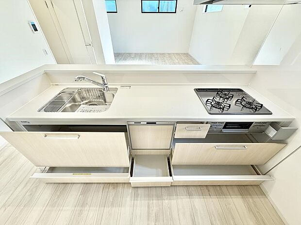 ■シンプルで機能的、毎日使いやすいキッチン