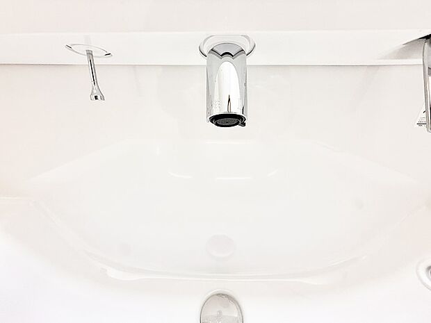 ■細かい部分まで洗いやすく便利なハンドシャワー付き