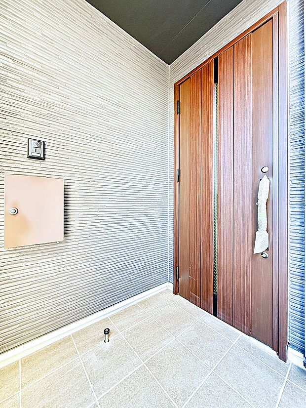 ■ 家族とゲストをやさしく迎える、心温まる玄関