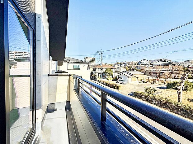 ■ 自然を身近に感じる、開放的なバルコニー