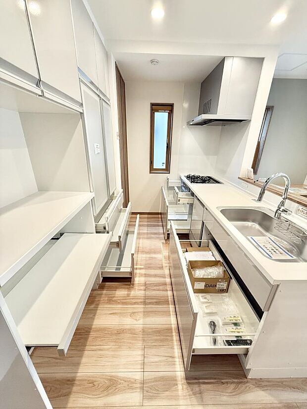 ■シンプルで機能的、毎日使いやすいキッチン